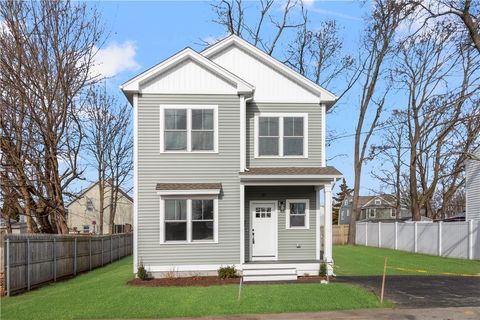 27 Holly Street East Providence RI 02915