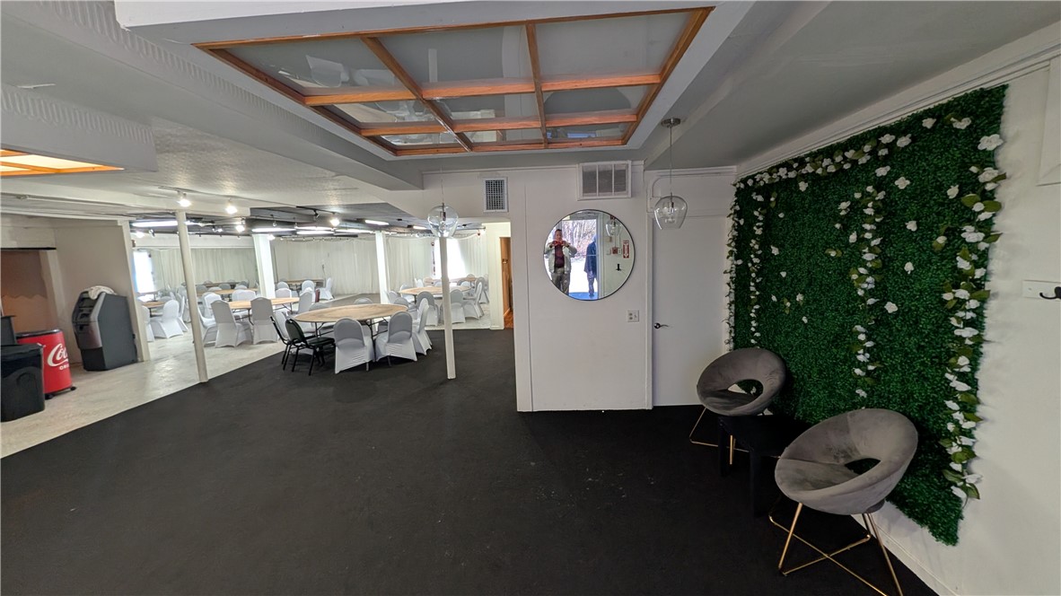 650 Greenwich Avenue