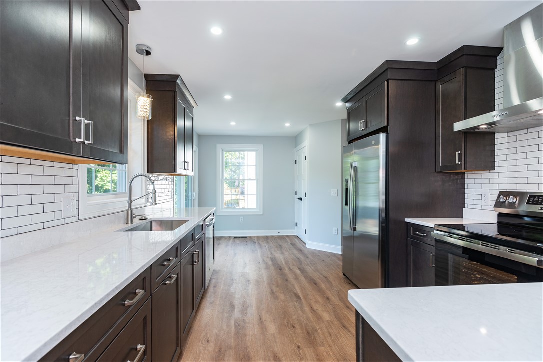 Warwick, Rhode Island 02886, United States, 3 Bedrooms Bedrooms, ,2 BathroomsBathrooms,Residential,Active,241769