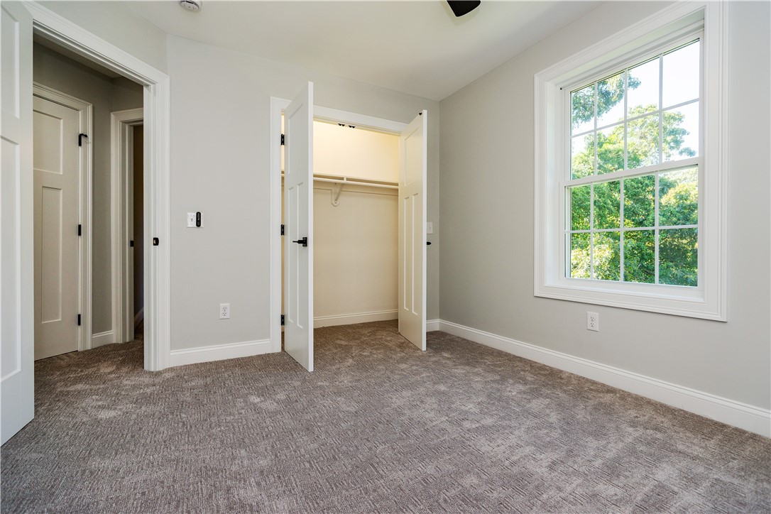 Warwick, Rhode Island 02886, United States, 3 Bedrooms Bedrooms, ,2 BathroomsBathrooms,Residential,Active,241769