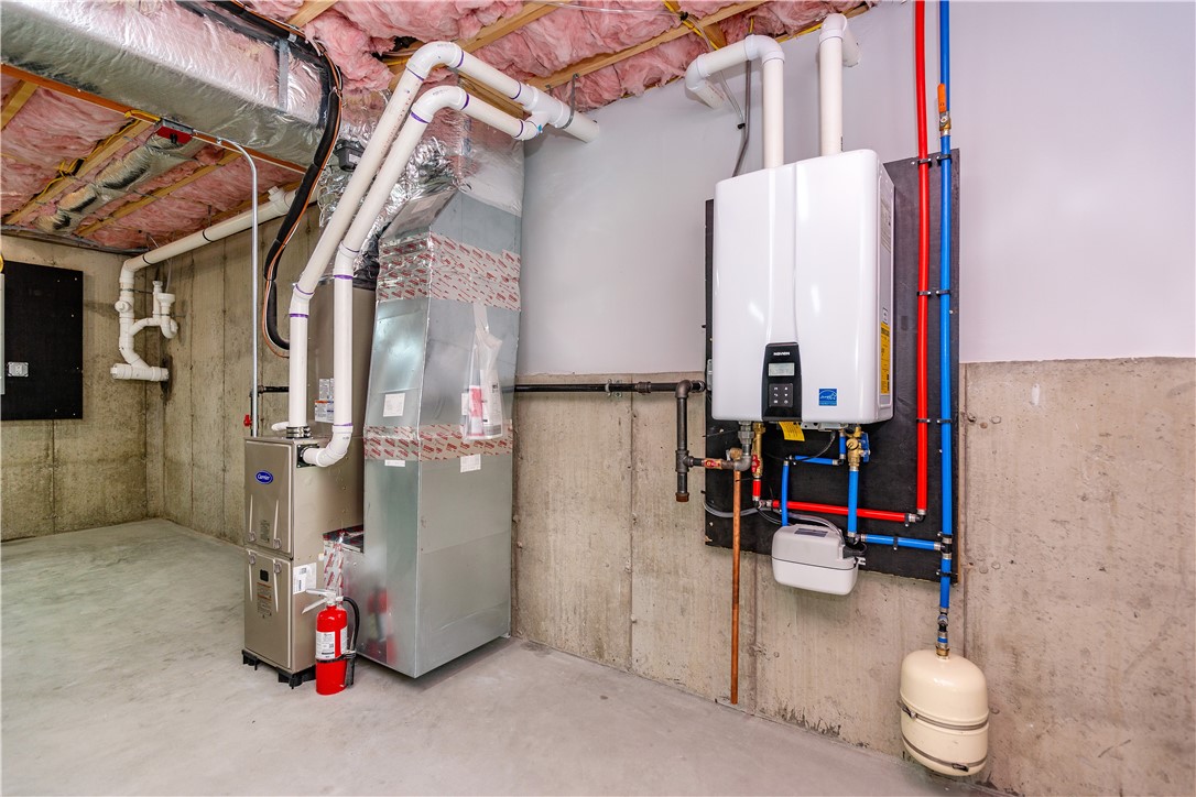 Warwick, Rhode Island 02886, United States, 3 Bedrooms Bedrooms, ,2 BathroomsBathrooms,Residential,Active,241769