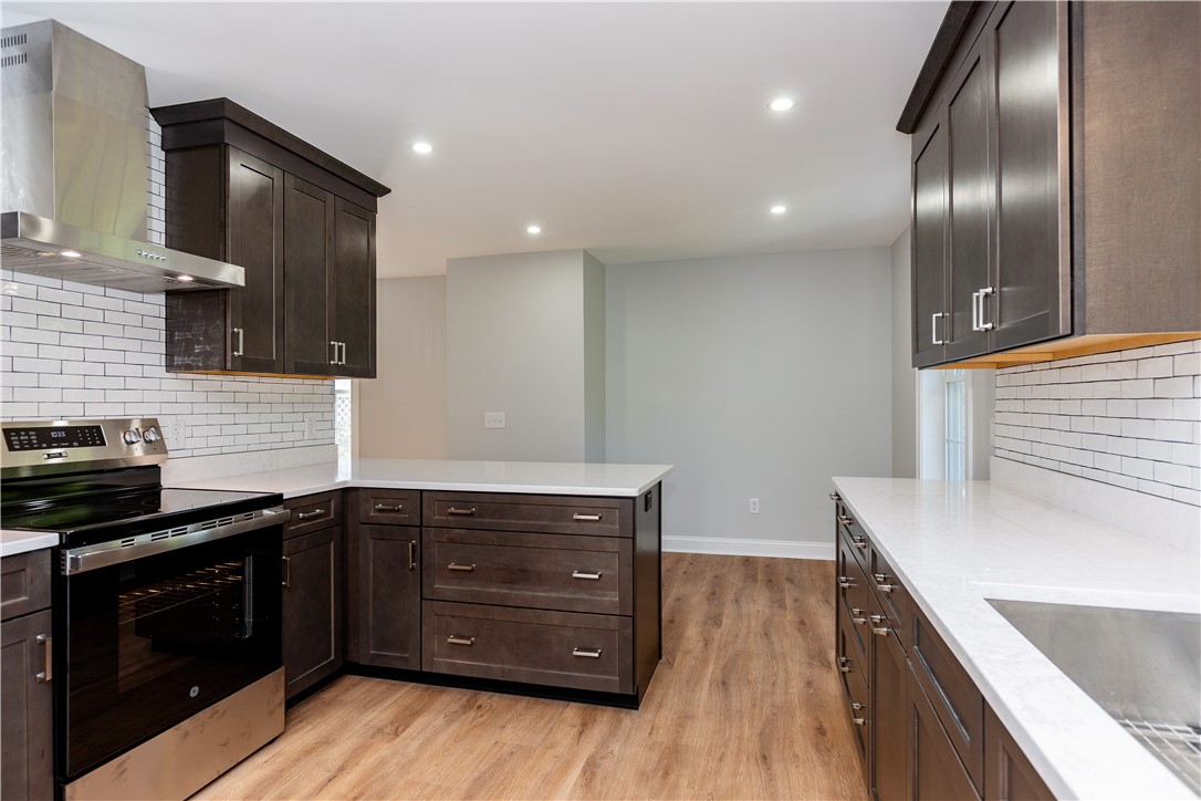 Warwick, Rhode Island 02886, United States, 3 Bedrooms Bedrooms, ,2 BathroomsBathrooms,Residential,Active,241769