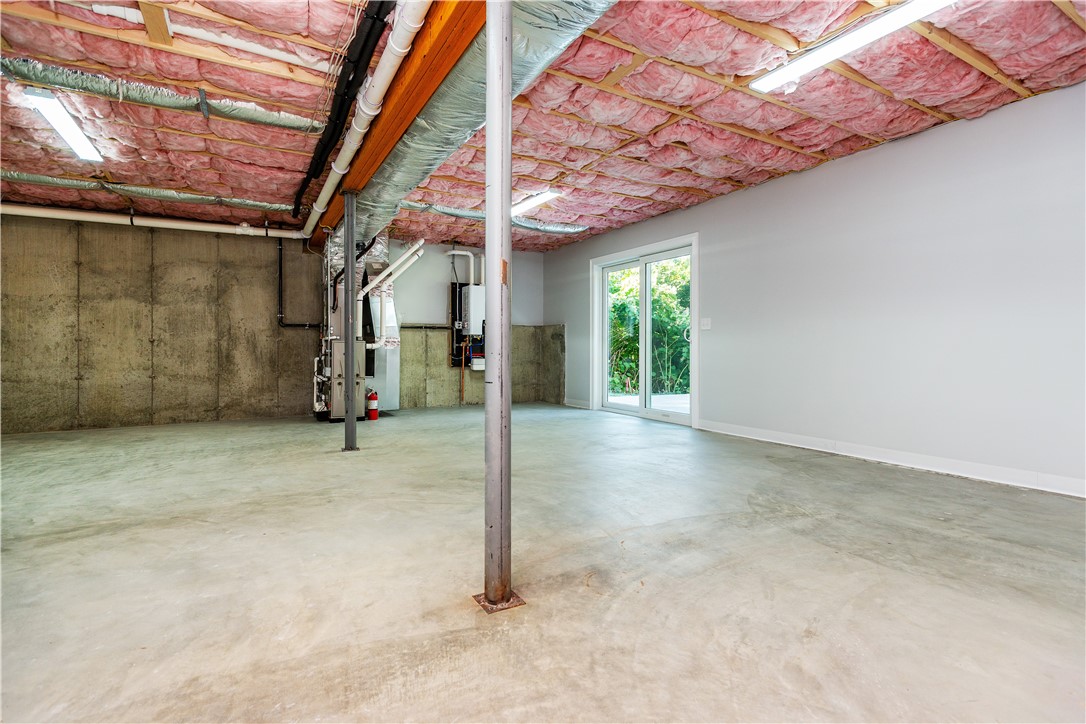 Warwick, Rhode Island 02886, United States, 3 Bedrooms Bedrooms, ,2 BathroomsBathrooms,Residential,Active,241769