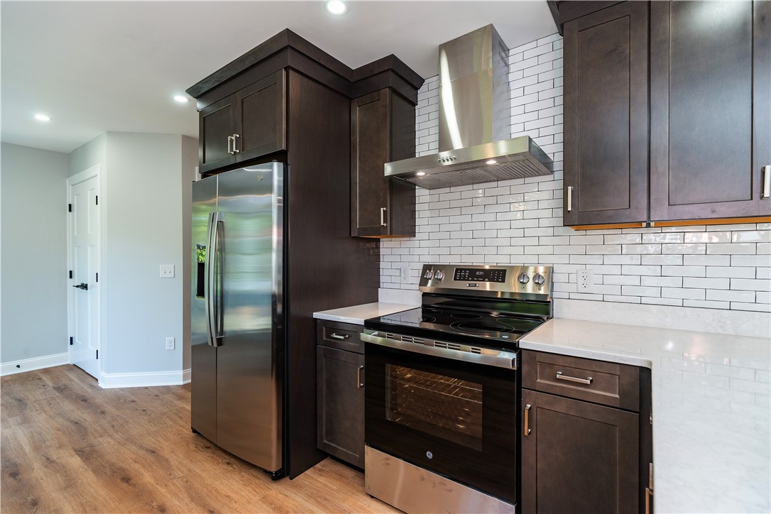 Warwick, Rhode Island 02886, United States, 3 Bedrooms Bedrooms, ,2 BathroomsBathrooms,Residential,Active,241769