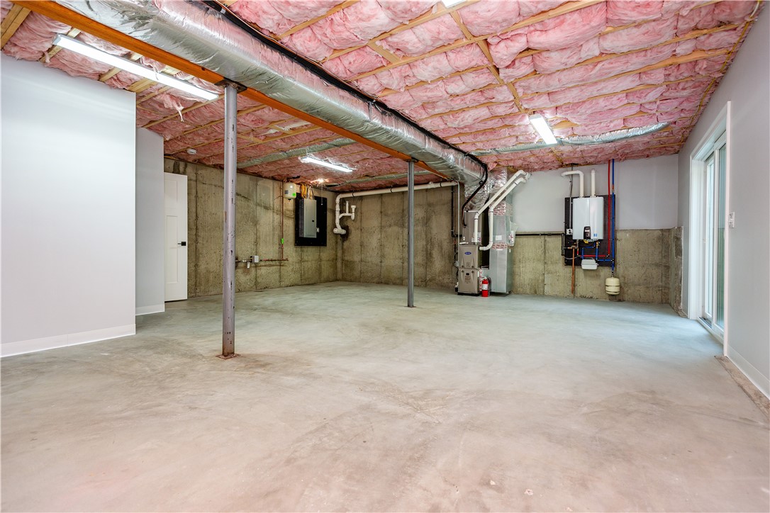 Warwick, Rhode Island 02886, United States, 3 Bedrooms Bedrooms, ,2 BathroomsBathrooms,Residential,Active,241769