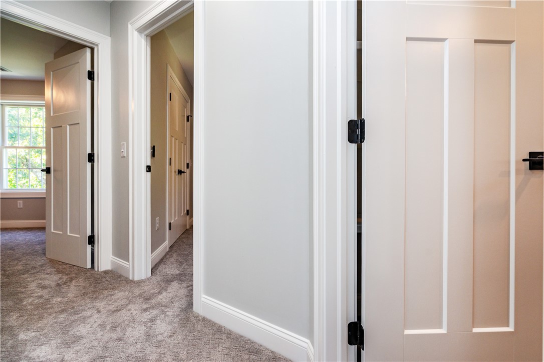 Warwick, Rhode Island 02886, United States, 3 Bedrooms Bedrooms, ,2 BathroomsBathrooms,Residential,Active,241769