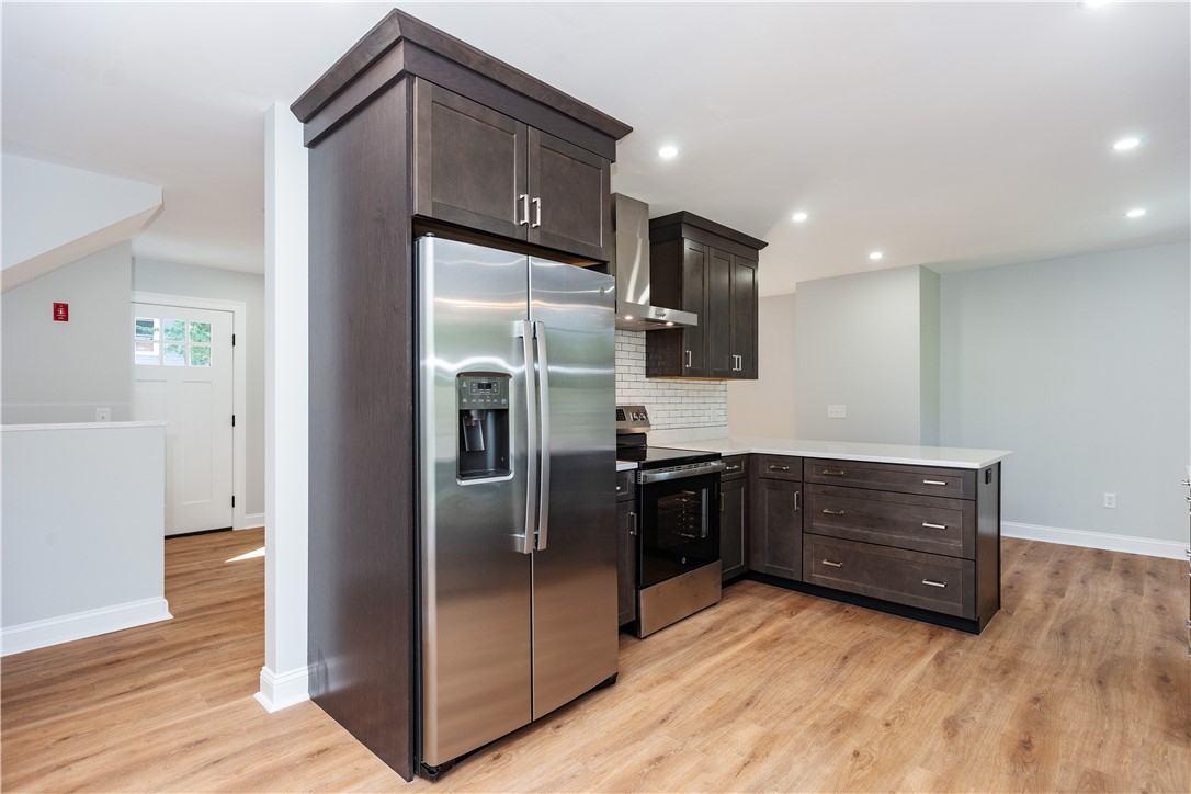 Warwick, Rhode Island 02886, United States, 3 Bedrooms Bedrooms, ,2 BathroomsBathrooms,Residential,Active,241769