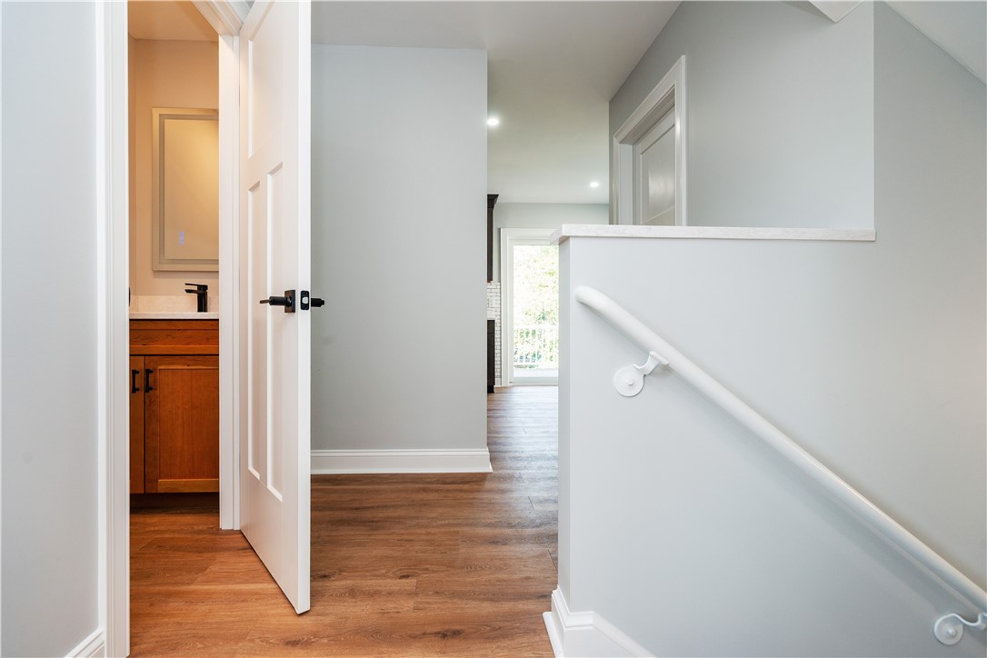 Warwick, Rhode Island 02886, United States, 3 Bedrooms Bedrooms, ,2 BathroomsBathrooms,Residential,Active,241769