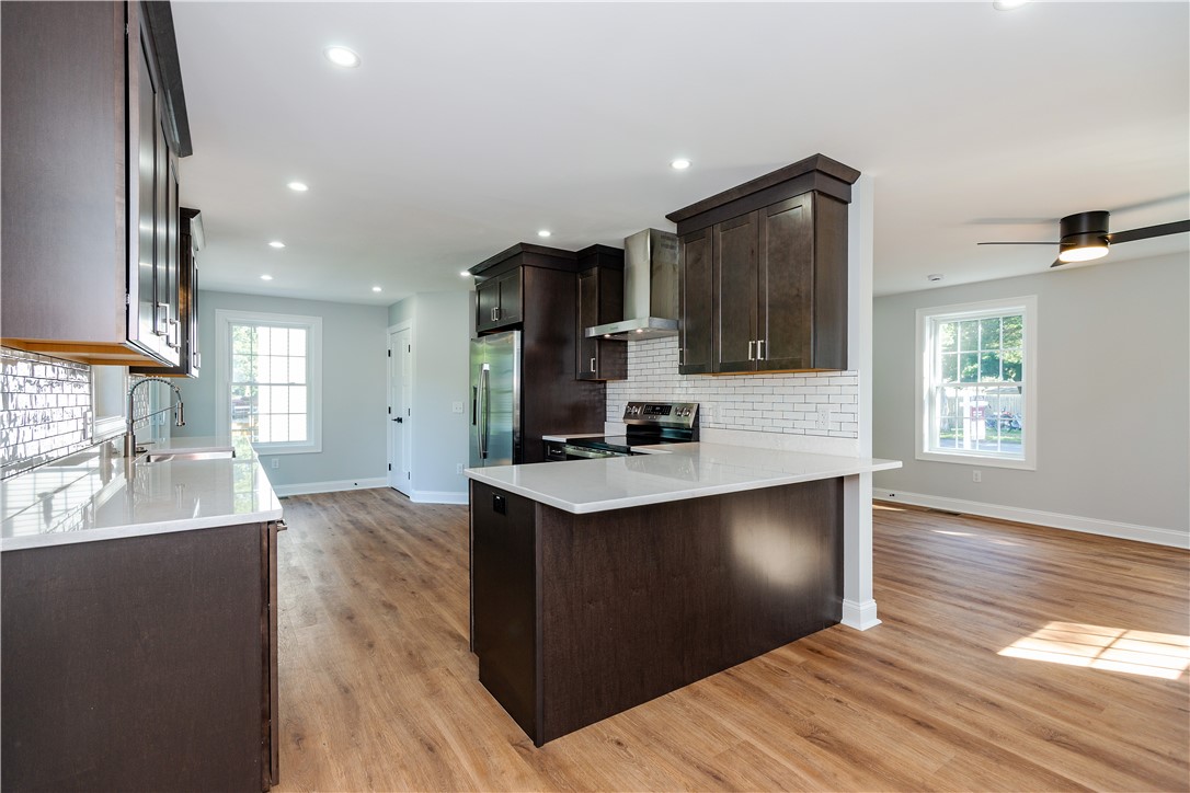 Warwick, Rhode Island 02886, United States, 3 Bedrooms Bedrooms, ,2 BathroomsBathrooms,Residential,Active,241769