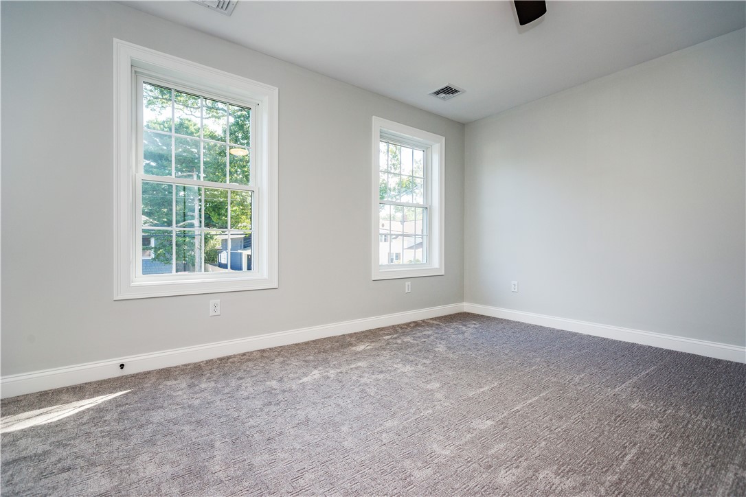 Warwick, Rhode Island 02886, United States, 3 Bedrooms Bedrooms, ,2 BathroomsBathrooms,Residential,Active,241769