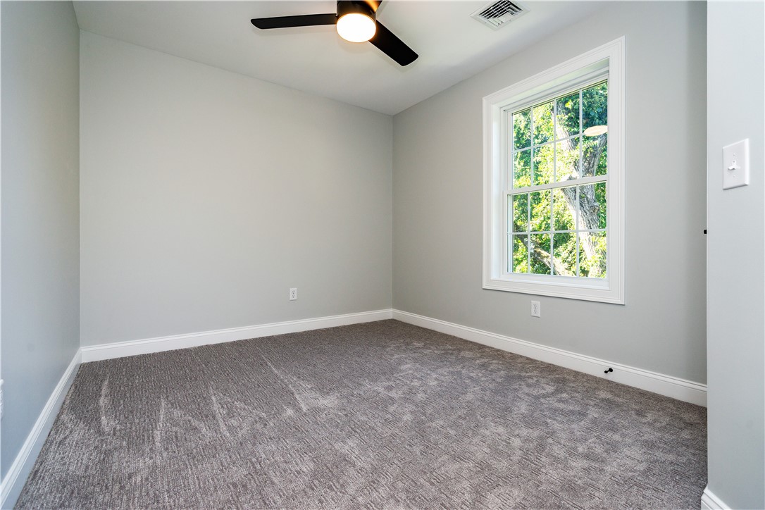 Warwick, Rhode Island 02886, United States, 3 Bedrooms Bedrooms, ,2 BathroomsBathrooms,Residential,Active,241769