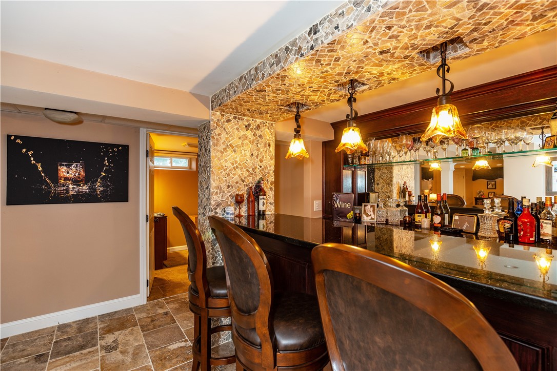 East Greenwich, Rhode Island 02818, United States, 5 Bedrooms Bedrooms, ,4 BathroomsBathrooms,Residential,Active,105029