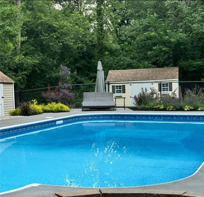 East Greenwich, Rhode Island 02818, United States, 5 Bedrooms Bedrooms, ,4 BathroomsBathrooms,Residential,Active,105029