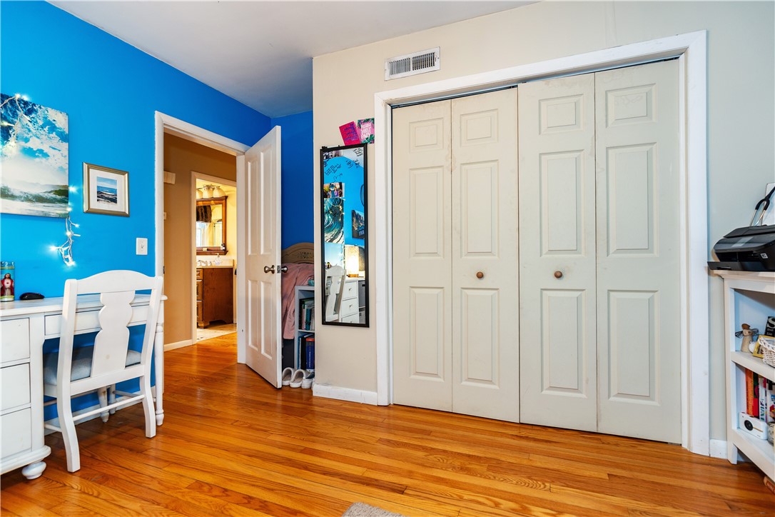 East Greenwich, Rhode Island 02818, United States, 5 Bedrooms Bedrooms, ,4 BathroomsBathrooms,Residential,Active,105029