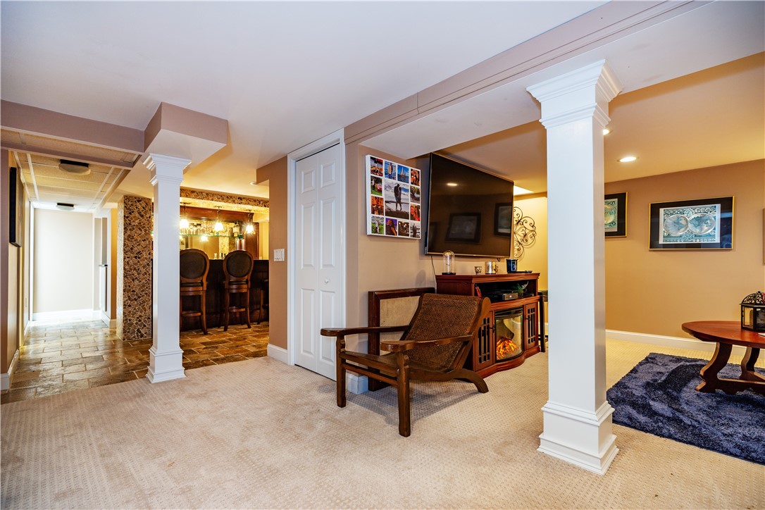 East Greenwich, Rhode Island 02818, United States, 5 Bedrooms Bedrooms, ,4 BathroomsBathrooms,Residential,Active,105029