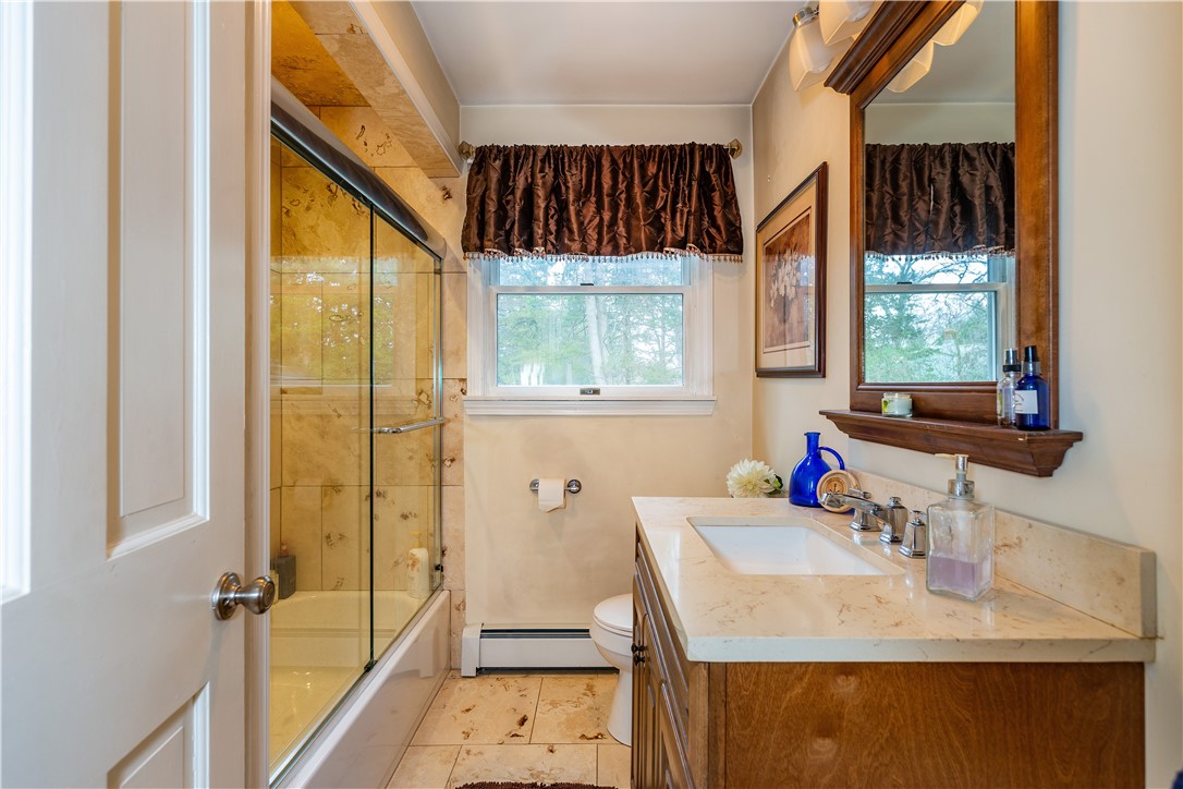 East Greenwich, Rhode Island 02818, United States, 5 Bedrooms Bedrooms, ,4 BathroomsBathrooms,Residential,Active,105029