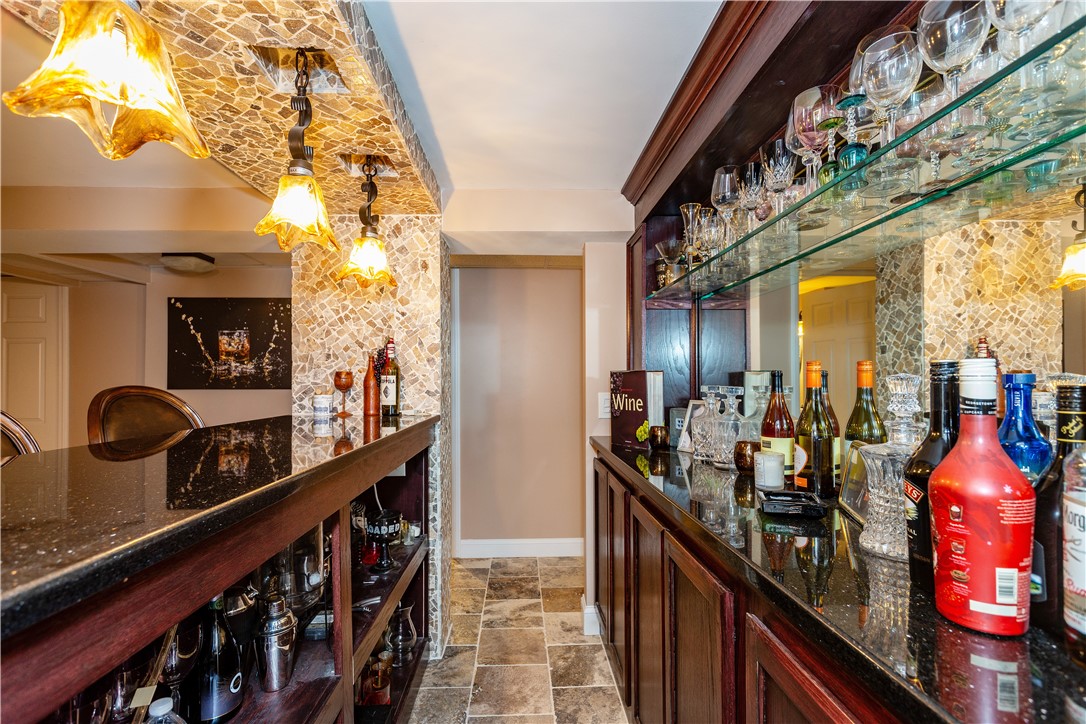 East Greenwich, Rhode Island 02818, United States, 5 Bedrooms Bedrooms, ,4 BathroomsBathrooms,Residential,Active,105029