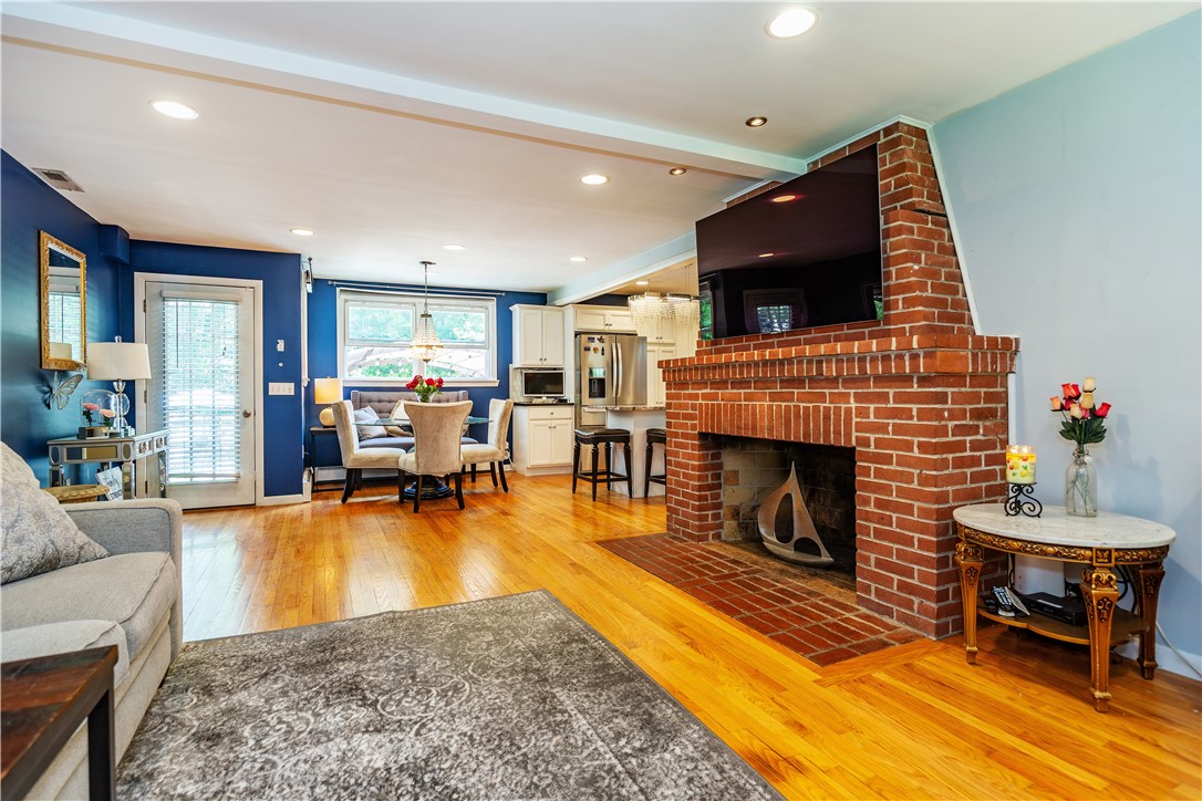 East Greenwich, Rhode Island 02818, United States, 5 Bedrooms Bedrooms, ,4 BathroomsBathrooms,Residential,Active,105029