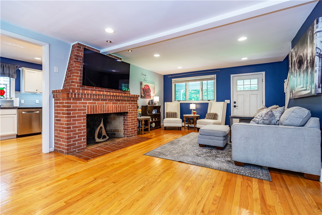 East Greenwich, Rhode Island 02818, United States, 5 Bedrooms Bedrooms, ,4 BathroomsBathrooms,Residential,Active,105029