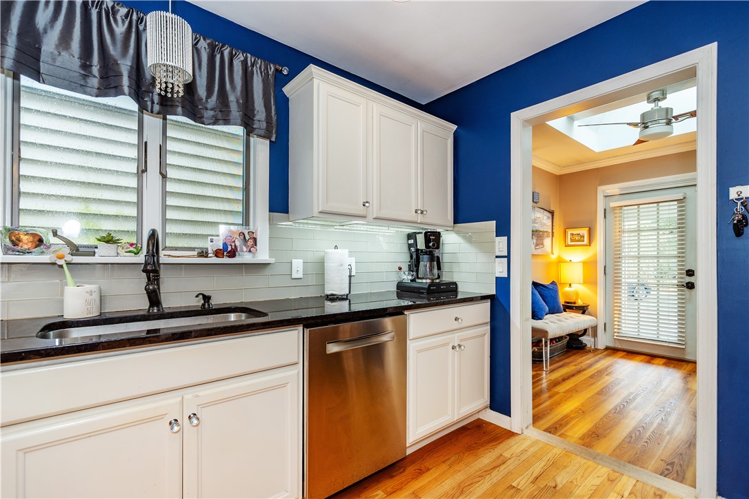 East Greenwich, Rhode Island 02818, United States, 5 Bedrooms Bedrooms, ,4 BathroomsBathrooms,Residential,Active,105029