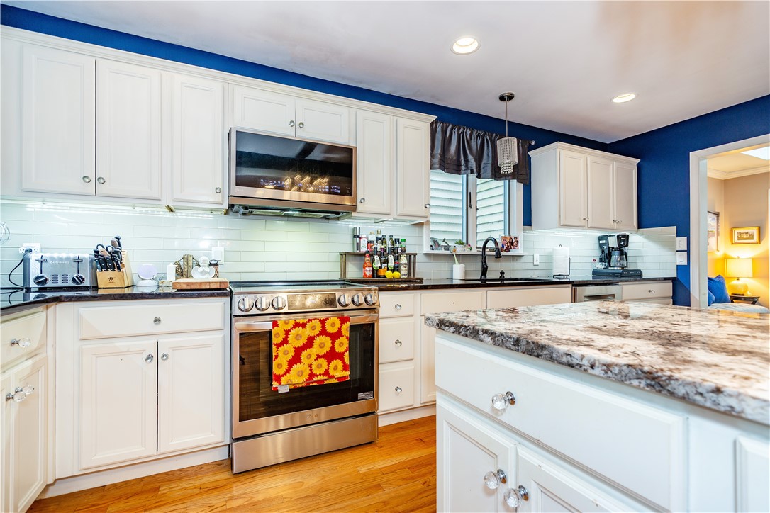 East Greenwich, Rhode Island 02818, United States, 5 Bedrooms Bedrooms, ,4 BathroomsBathrooms,Residential,Active,105029