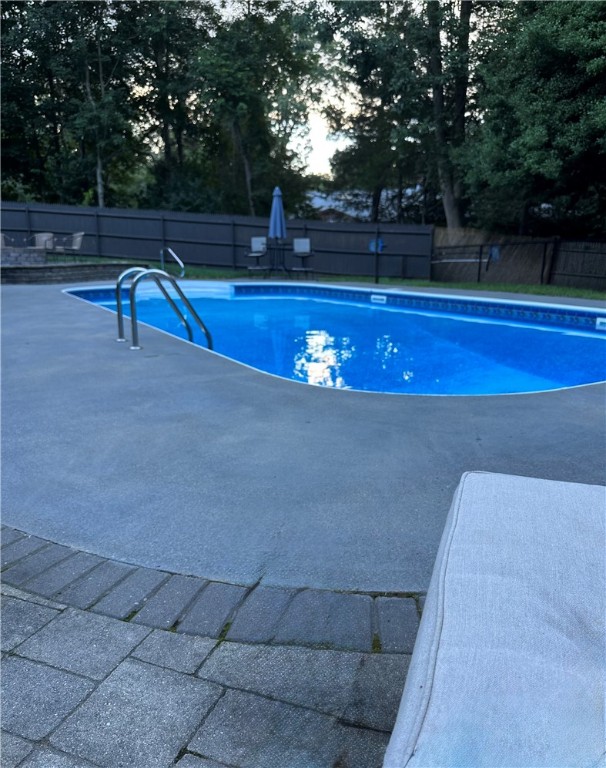 East Greenwich, Rhode Island 02818, United States, 5 Bedrooms Bedrooms, ,4 BathroomsBathrooms,Residential,Active,105029