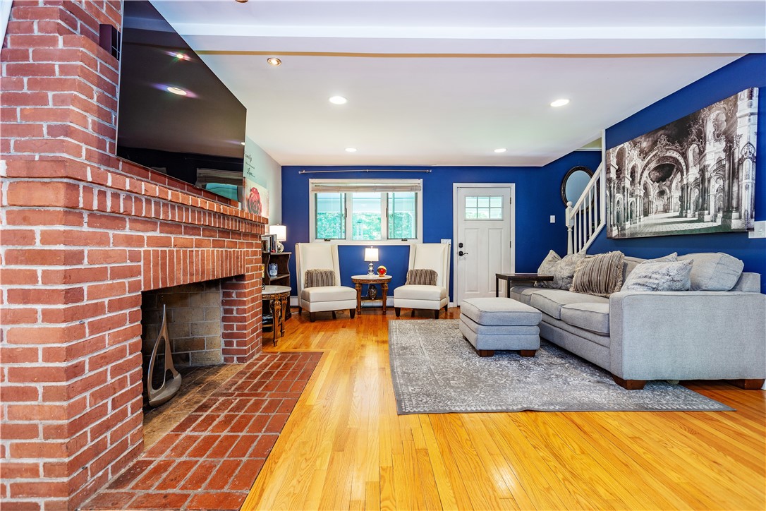 East Greenwich, Rhode Island 02818, United States, 5 Bedrooms Bedrooms, ,4 BathroomsBathrooms,Residential,Active,105029