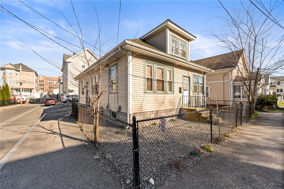 18 Crowninshield Street