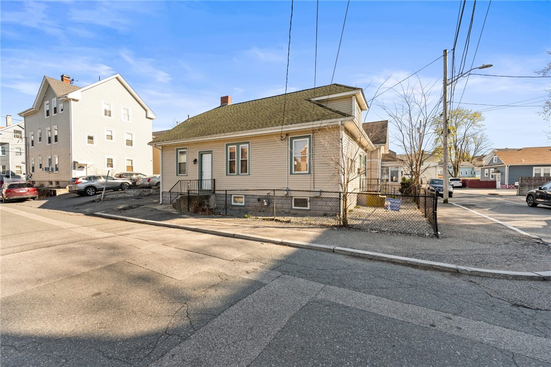 18 Crowninshield Street