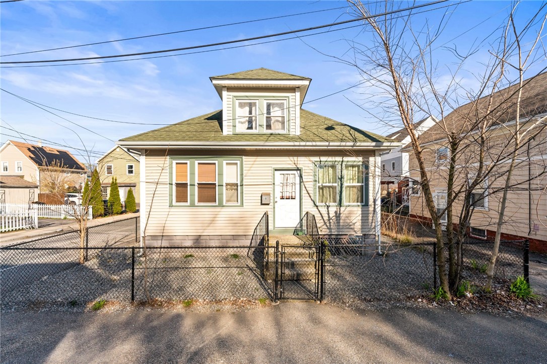 18 Crowninshield Street