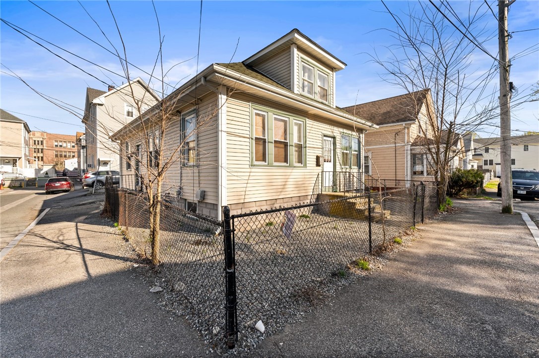 18 Crowninshield Street