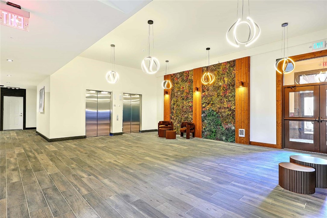 327 Pine Street 1028
