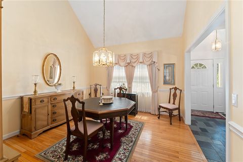 Single Family Residence in Johnston RI 23 Jasmine Lane 14.jpg