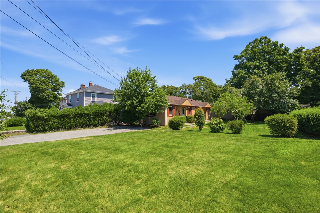 249 West Main Road 251