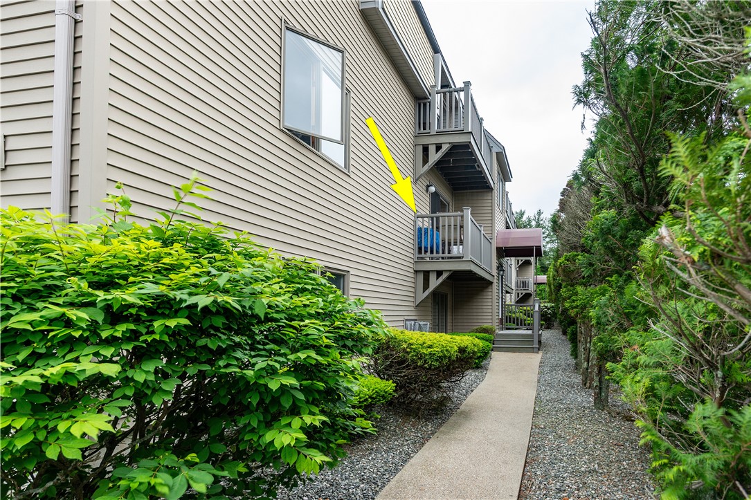 West Warwick, Rhode Island 02893, United States, 2 Bedrooms Bedrooms, ,1 BathroomBathrooms,Residential,Pending,136176