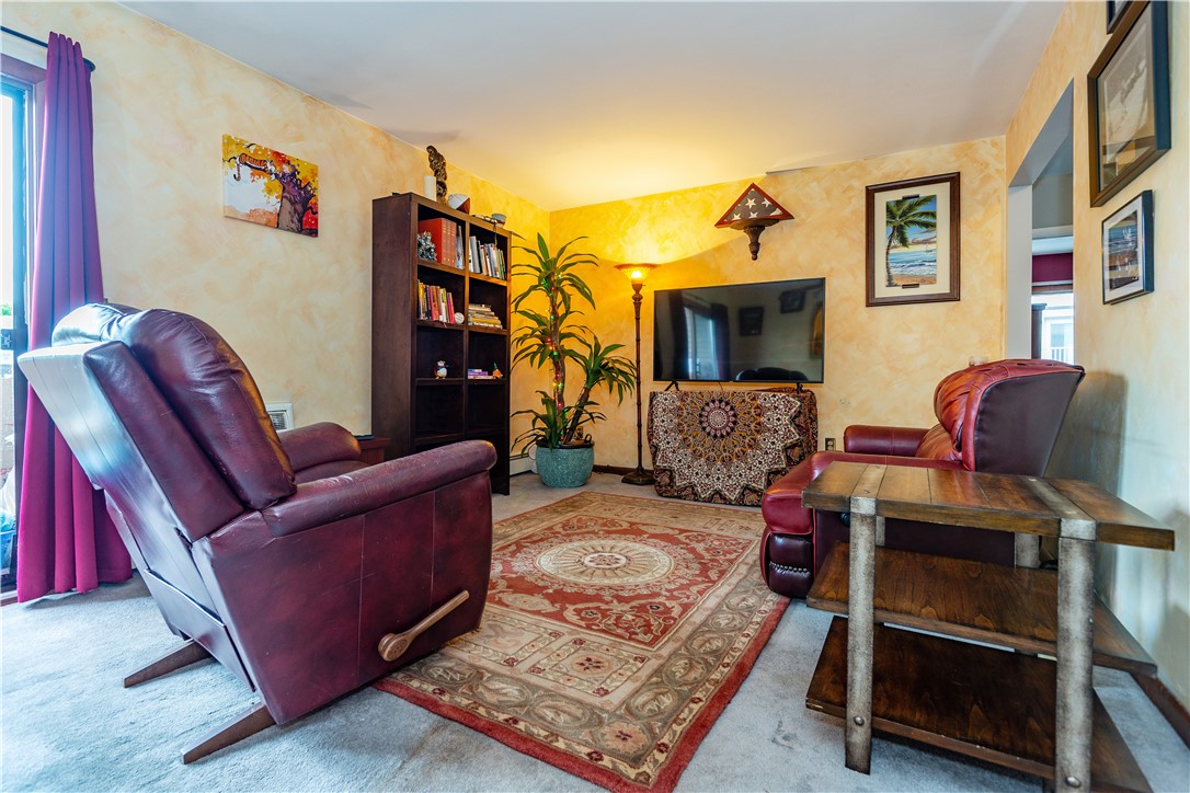 West Warwick, Rhode Island 02893, United States, 2 Bedrooms Bedrooms, ,1 BathroomBathrooms,Residential,Pending,136176