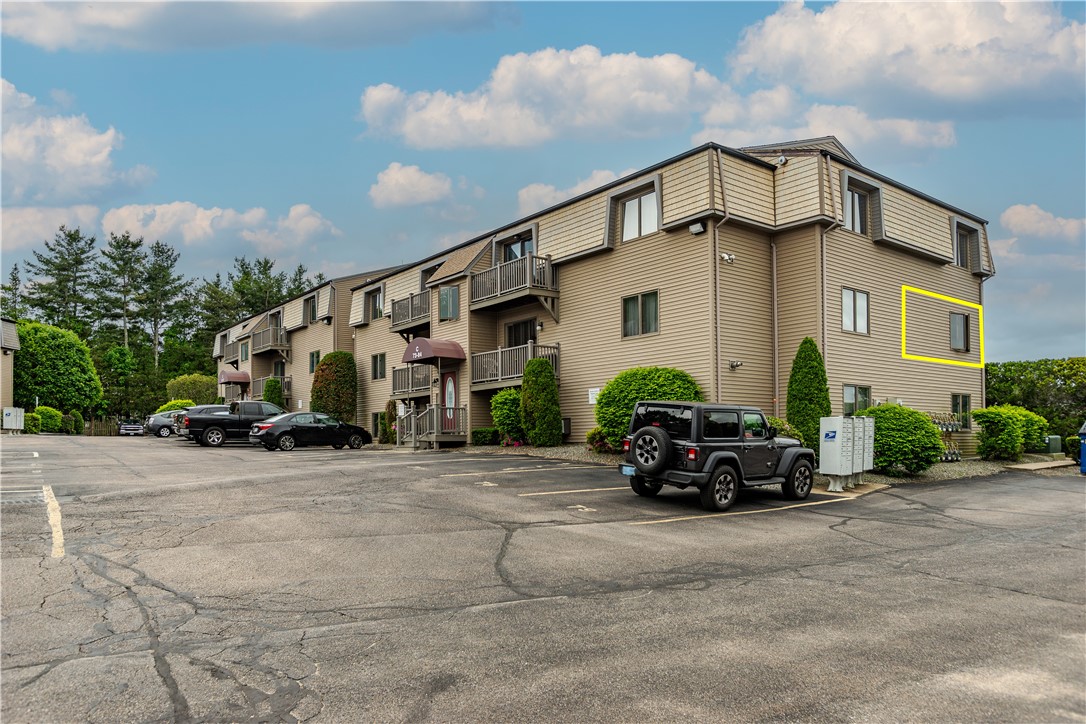 West Warwick, Rhode Island 02893, United States, 2 Bedrooms Bedrooms, ,1 BathroomBathrooms,Residential,Pending,136176