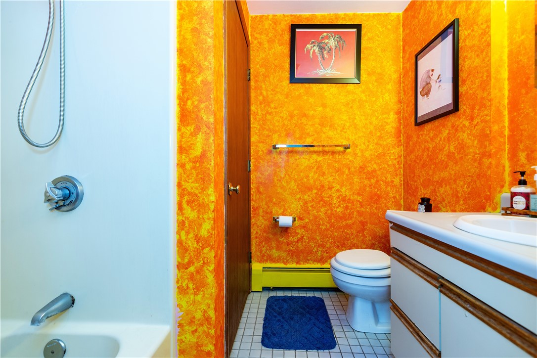 West Warwick, Rhode Island 02893, United States, 2 Bedrooms Bedrooms, ,1 BathroomBathrooms,Residential,Pending,136176