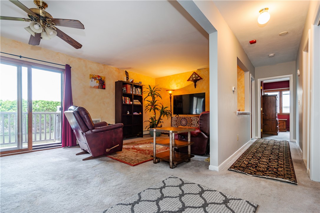 West Warwick, Rhode Island 02893, United States, 2 Bedrooms Bedrooms, ,1 BathroomBathrooms,Residential,Pending,136176