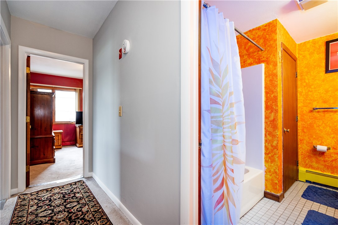 West Warwick, Rhode Island 02893, United States, 2 Bedrooms Bedrooms, ,1 BathroomBathrooms,Residential,Pending,136176