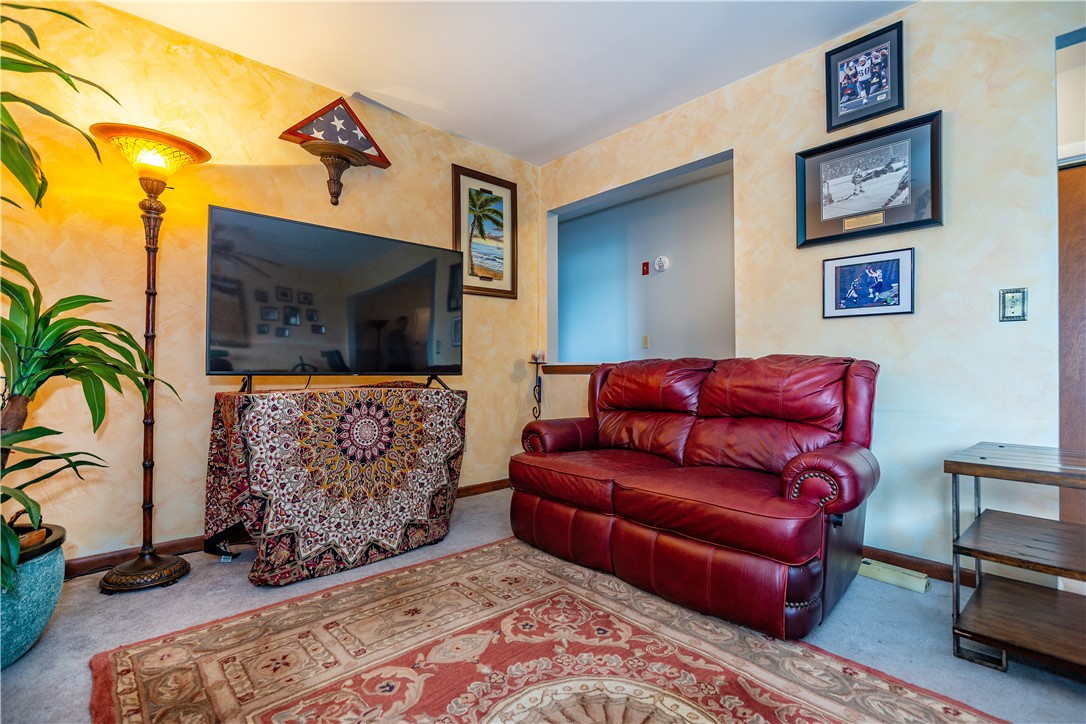 West Warwick, Rhode Island 02893, United States, 2 Bedrooms Bedrooms, ,1 BathroomBathrooms,Residential,Pending,136176