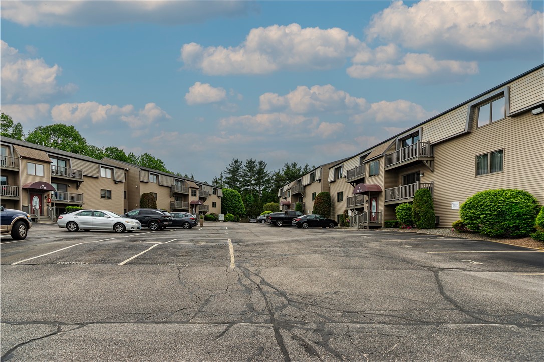 West Warwick, Rhode Island 02893, United States, 2 Bedrooms Bedrooms, ,1 BathroomBathrooms,Residential,Pending,136176