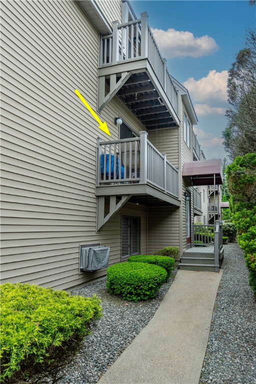 West Warwick, Rhode Island 02893, United States, 2 Bedrooms Bedrooms, ,1 BathroomBathrooms,Residential,Pending,136176