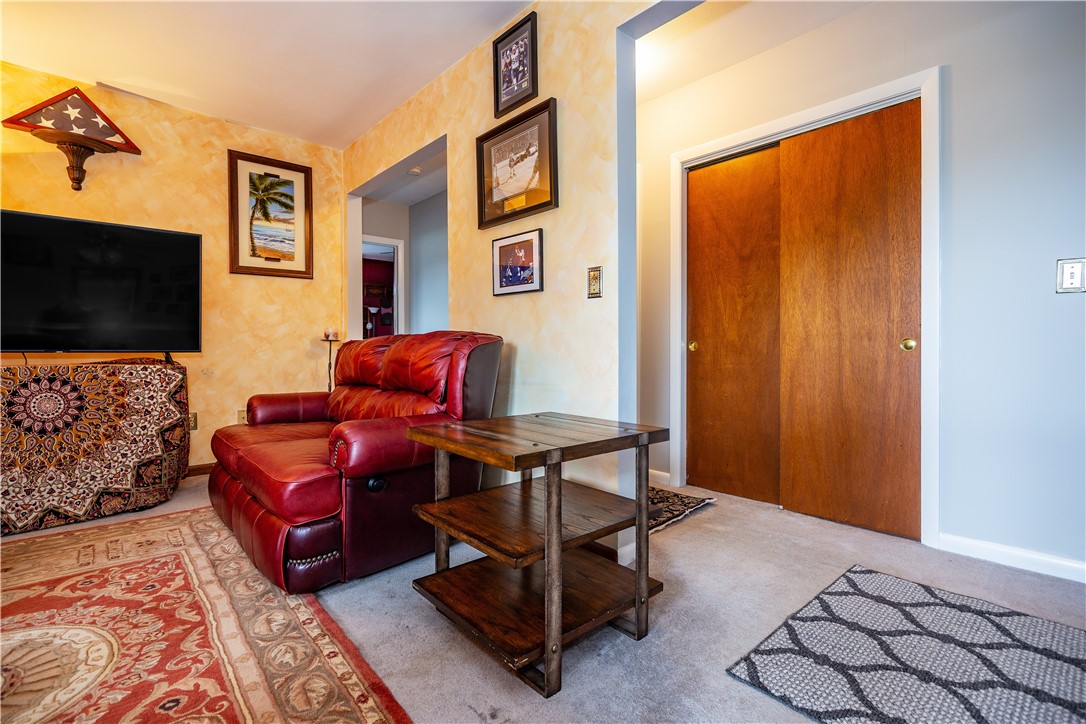 West Warwick, Rhode Island 02893, United States, 2 Bedrooms Bedrooms, ,1 BathroomBathrooms,Residential,Pending,136176