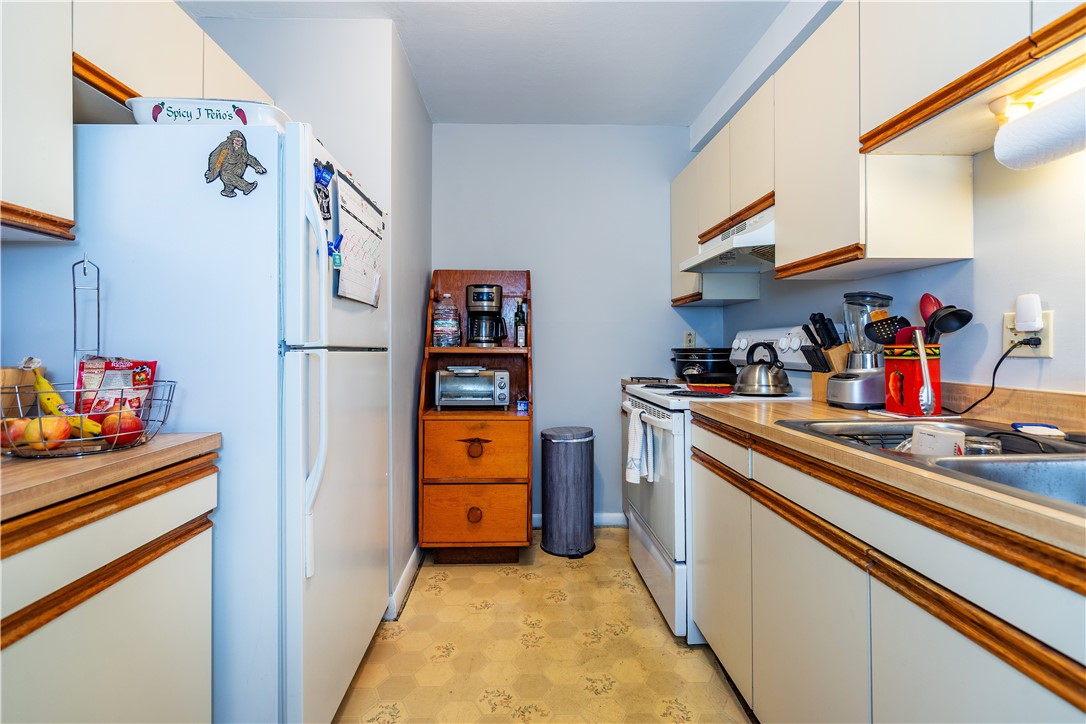 West Warwick, Rhode Island 02893, United States, 2 Bedrooms Bedrooms, ,1 BathroomBathrooms,Residential,Pending,136176