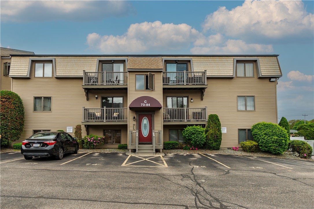 West Warwick, Rhode Island 02893, United States, 2 Bedrooms Bedrooms, ,1 BathroomBathrooms,Residential,Pending,136176