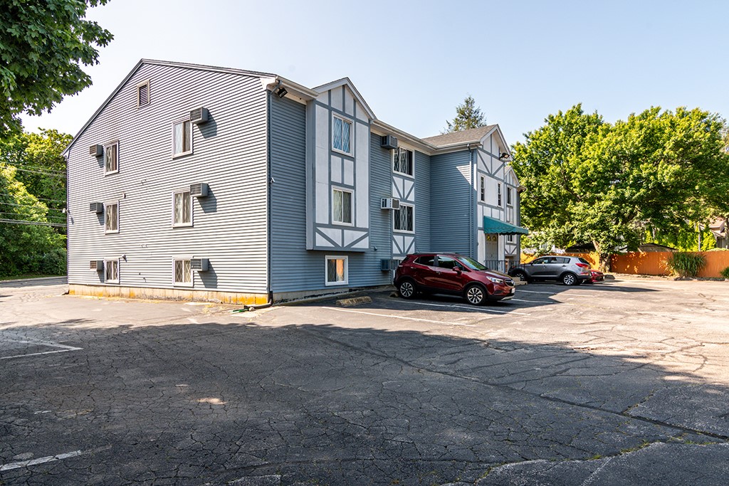 330 SIMMONSVILLE Avenue