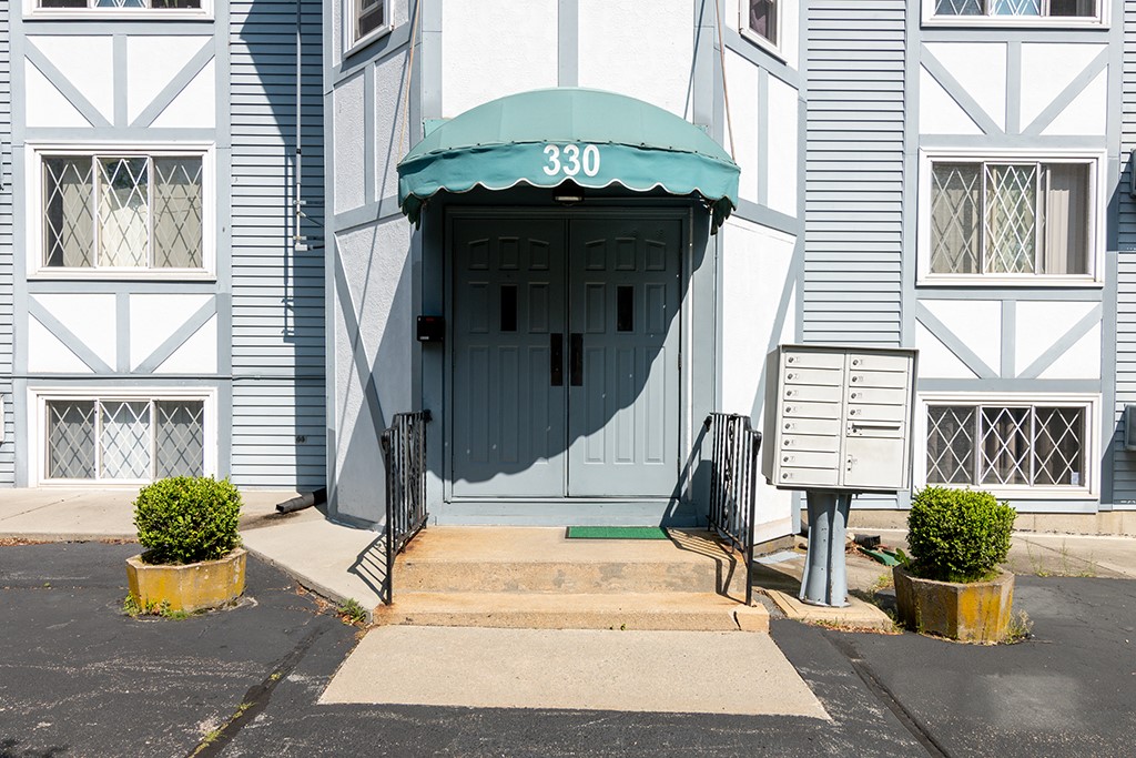 330 SIMMONSVILLE Avenue