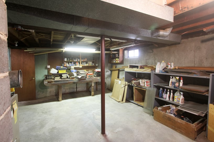 Warwick, Rhode Island 02818, United States, 3 Bedrooms Bedrooms, ,1 BathroomBathrooms,Residential,Active,82962