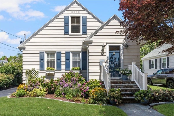 94 RUGGLES AVE, NEWPORT, RI 02840 - Image 616dca87f6fa62c87f5d2d39286b2550/958650133